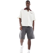Loose Fit with 5 Pockets & Branded Patch