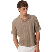 Button-Up with Cutaway Collar in Regular Fit