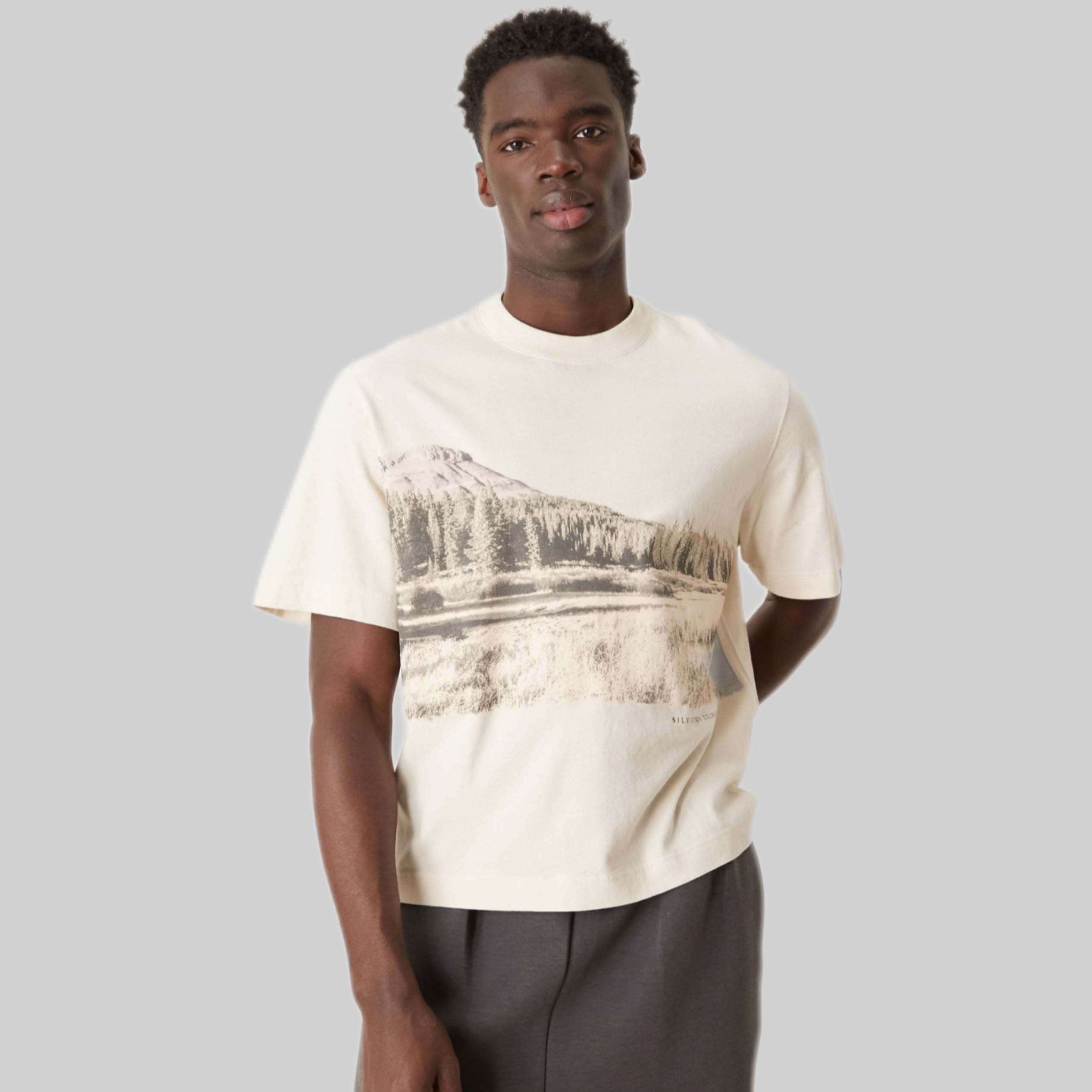 Short Sleeve Back Print Graphic T-Shirt in Beige