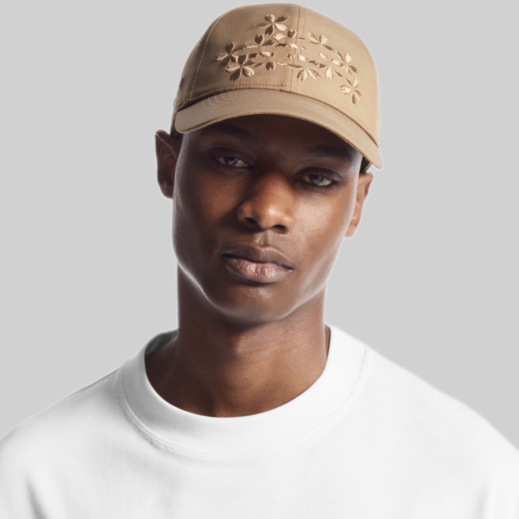 Cos cap, frontside, brown, men, model