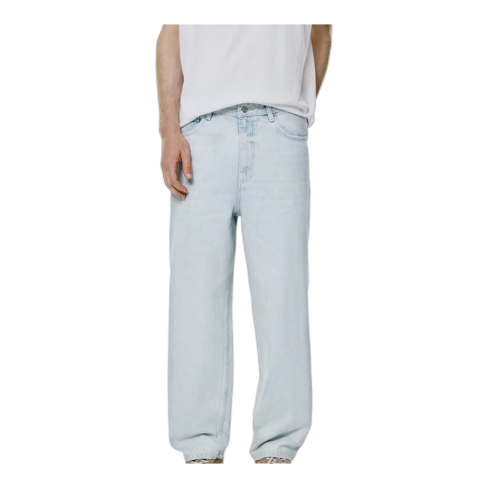 Baggy jeans in pale blue
