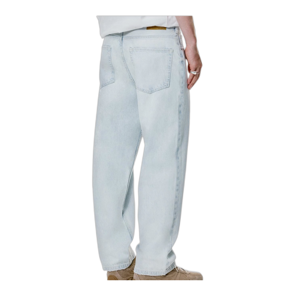 Baggy jeans in pale blue